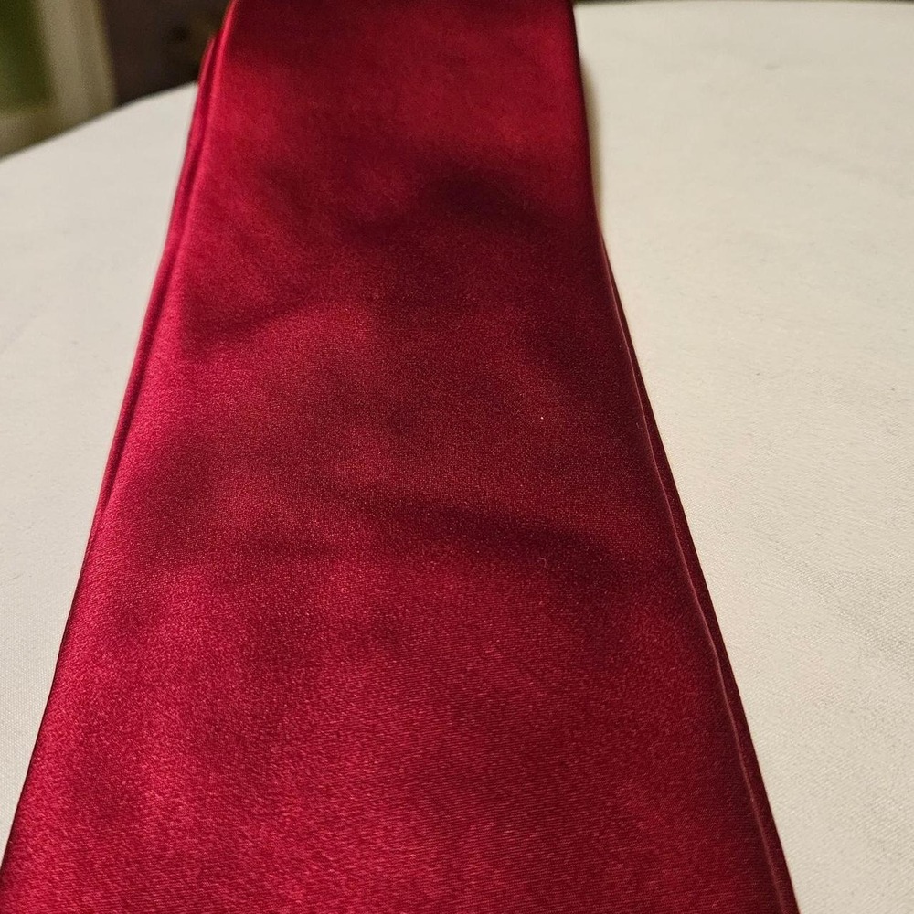 Red silk tie - Picture 5 of 6